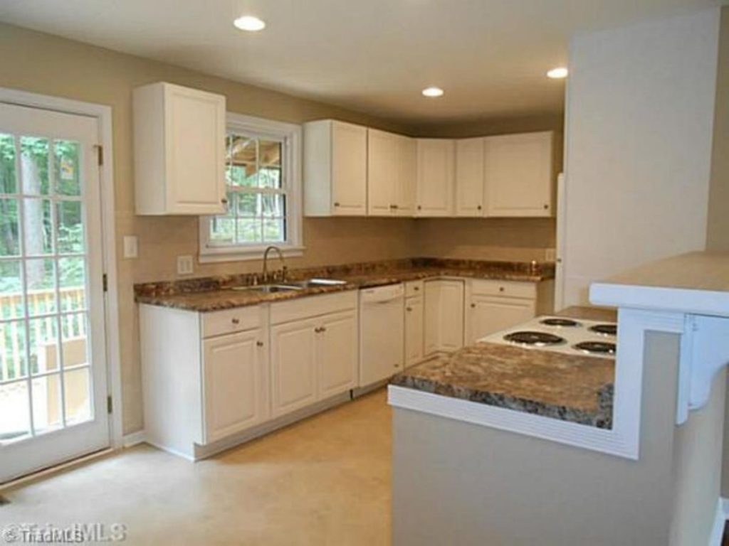 New remodeled kitchen with granite kitchen cabinet table top